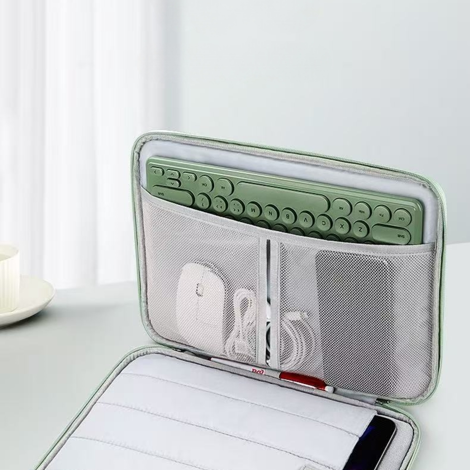 TEXOS LB-16 Portable Tech Organizer Case Bag for Tablets, Keyboards, and Accessories — image 3